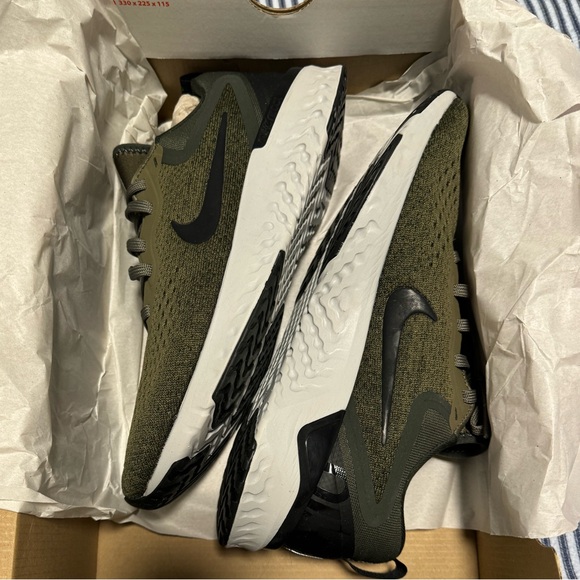 Nike Shoes Odyssey React Medium Olive Never Used - Picture 2 of 7